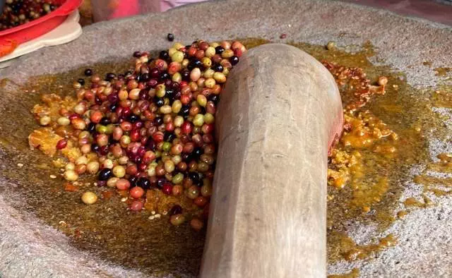 Miriss, Makan Ini bikin Muka Jadi Meringisss!
