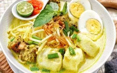Mencicipi Laksa Bogor Mang Wahyu di Gang Aut